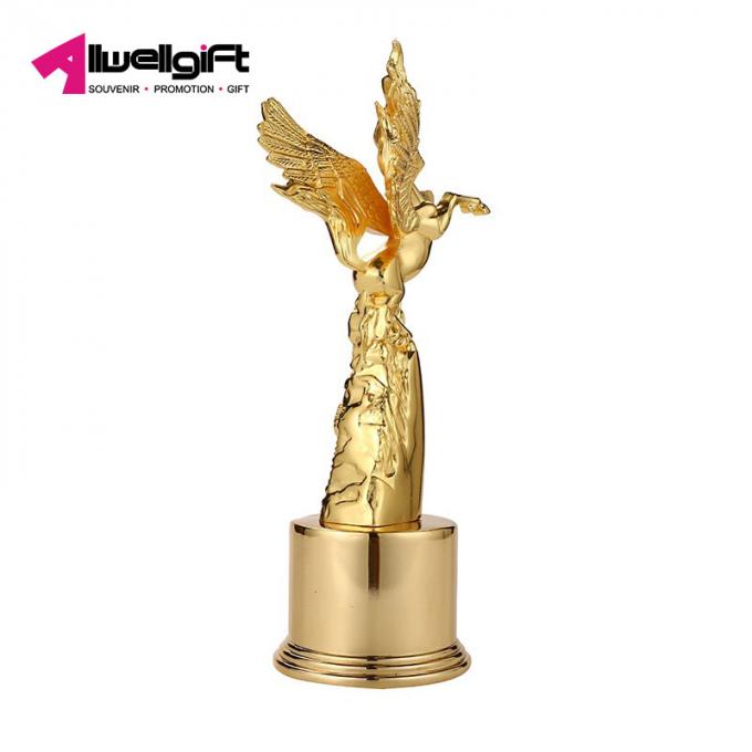 Gli ornamenti caldi del trofeo del metallo di vendita 3d Pegaso di alta qualità personalizzano il regalo corporativo del metallo del trofeo dei premi del cavallo del metallo su ordinazione di forma
