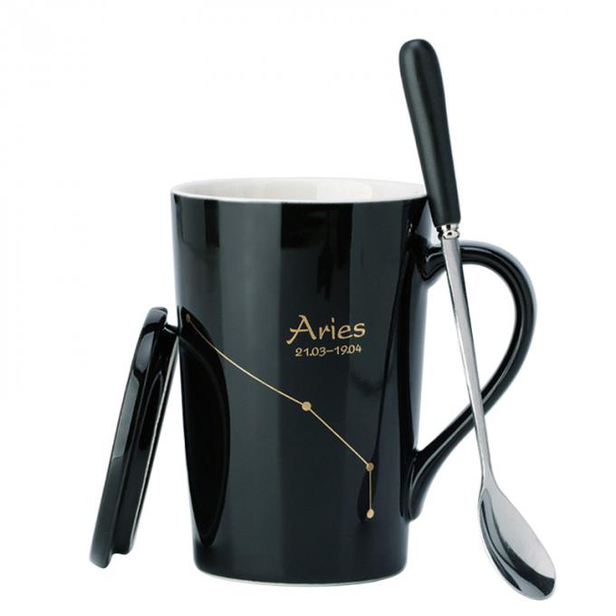 L'abitudine di alta qualità ha stampato 12 tazze ceramiche della chiavetta del caffè delle tazze della costellazione con la metallina del drinkware del cucchiaio e del coperchio colorata multi