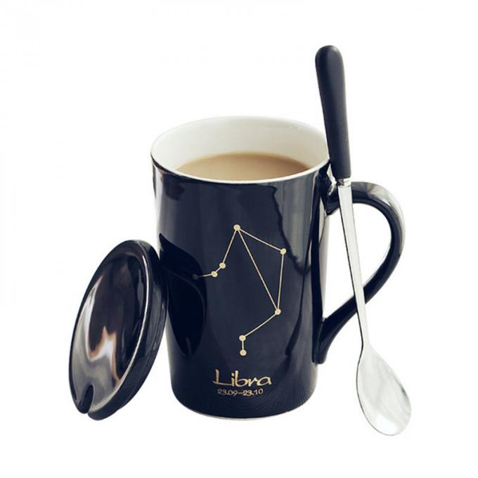 L'abitudine di alta qualità ha stampato 12 tazze ceramiche della chiavetta del caffè delle tazze della costellazione con la metallina del drinkware del cucchiaio e del coperchio colorata multi