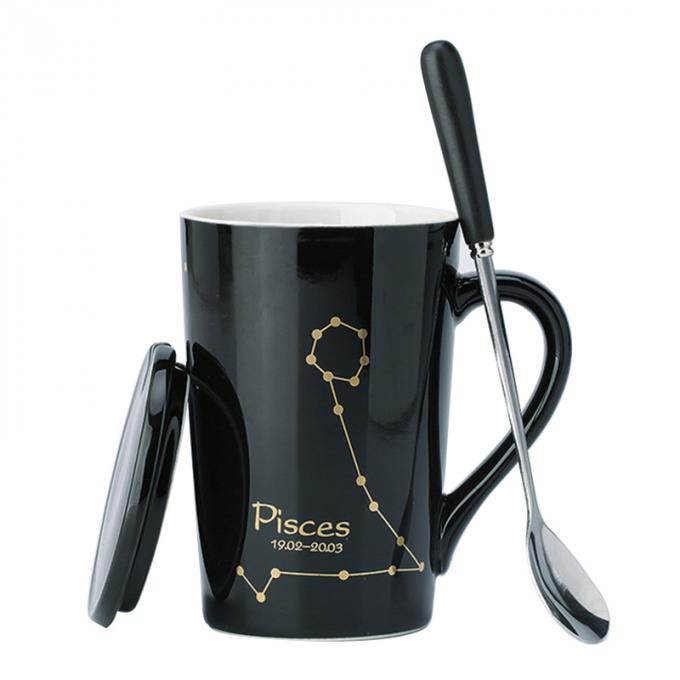 L'abitudine di alta qualità ha stampato 12 tazze ceramiche della chiavetta del caffè delle tazze della costellazione con la metallina del drinkware del cucchiaio e del coperchio colorata multi